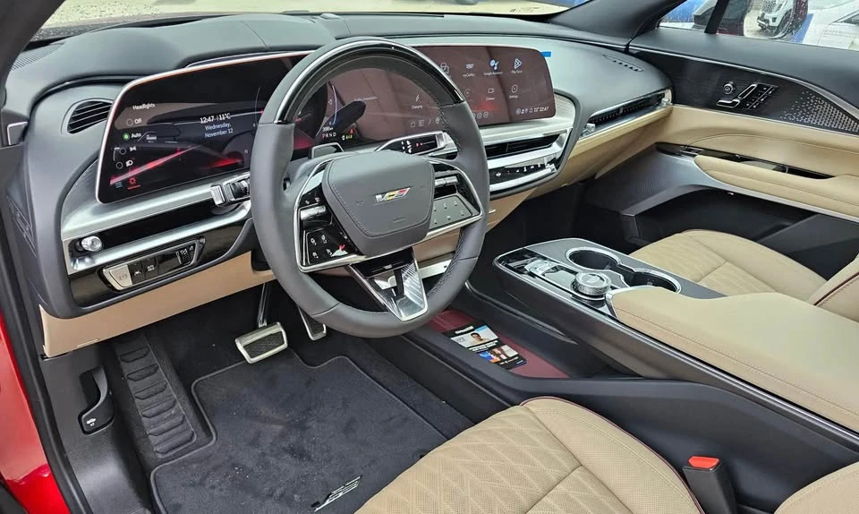 2026 Cadillac Lyriq - Image 11 of 19