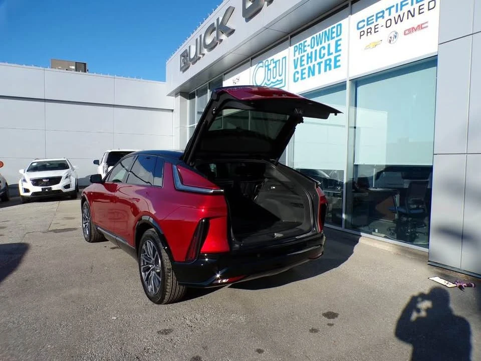2026 Cadillac Lyriq - Image 9 of 17