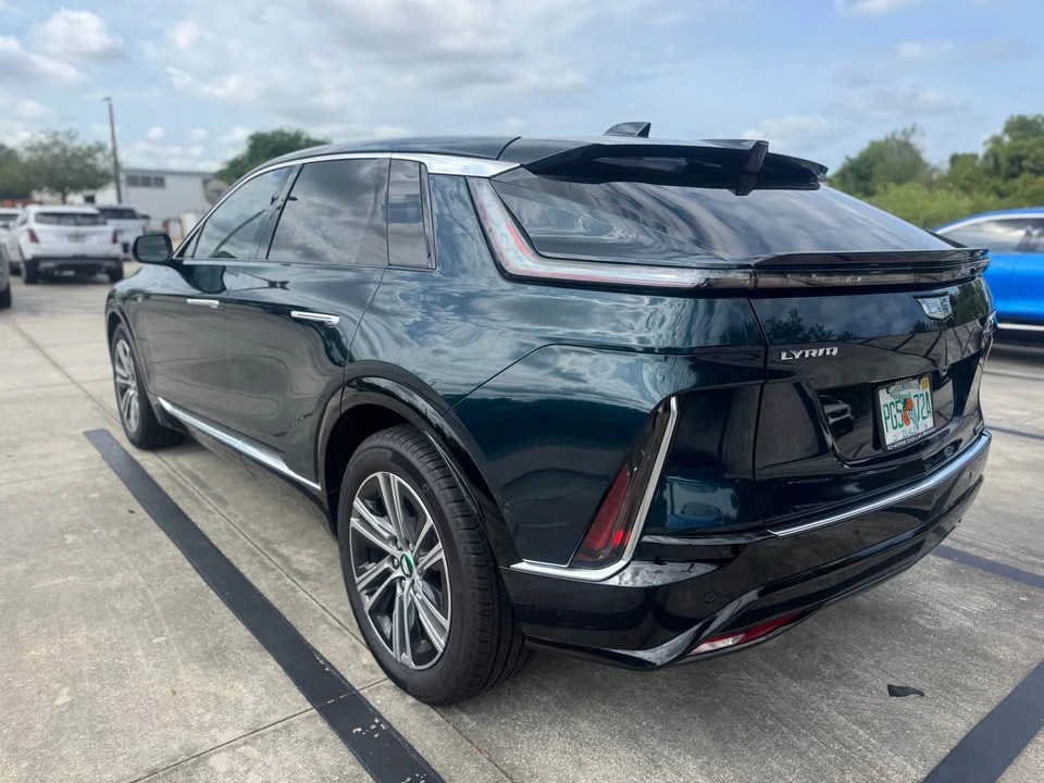 2026 Cadillac Lyriq - Image 3 of 15