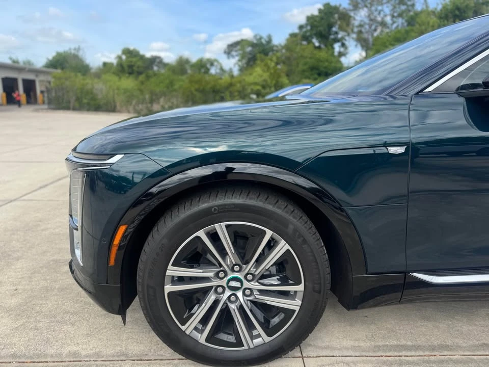 2026 Cadillac Lyriq - Image 8 of 15