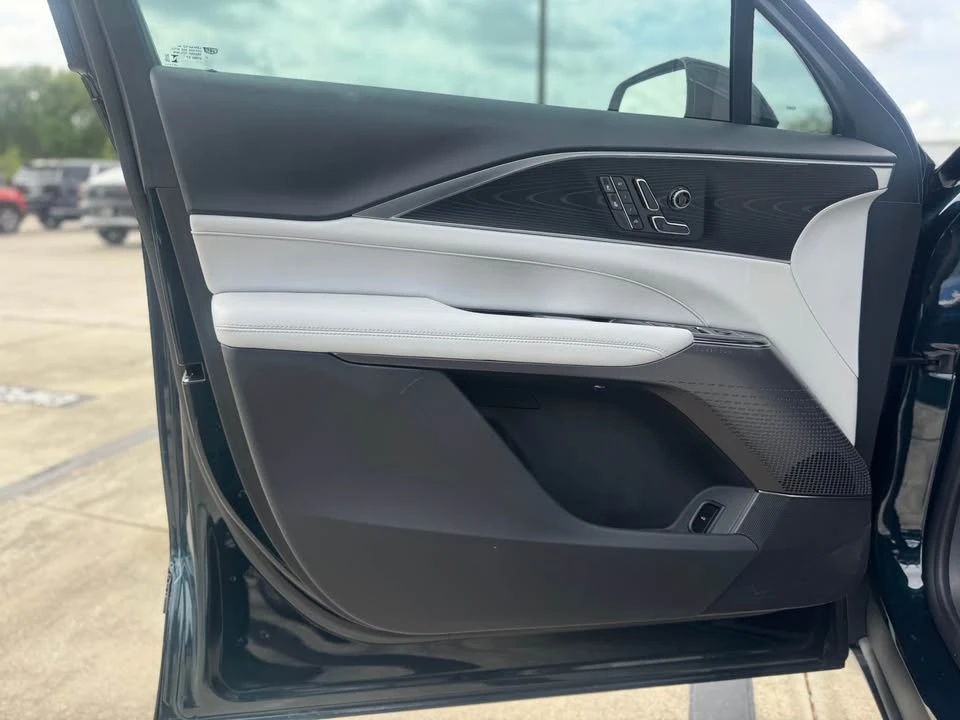 2026 Cadillac Lyriq - Image 14 of 15