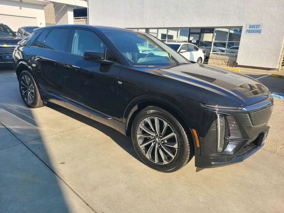 2026 Cadillac Lyriq - Image 4 of 16