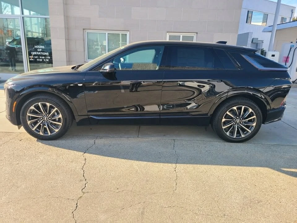 2026 Cadillac Lyriq - Image 7 of 16