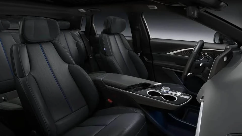 2026 Cadillac Lyriq - Image 9 of 11