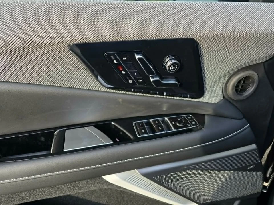 2026 Cadillac Optiq - Image 10 of 13
