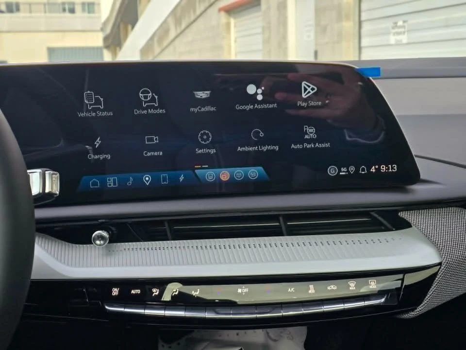 2026 Cadillac Optiq - Image 8 of 13