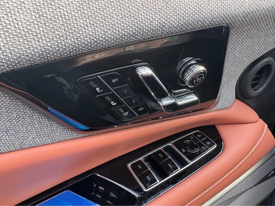 2026 Cadillac Optiq - Image 11 of 15