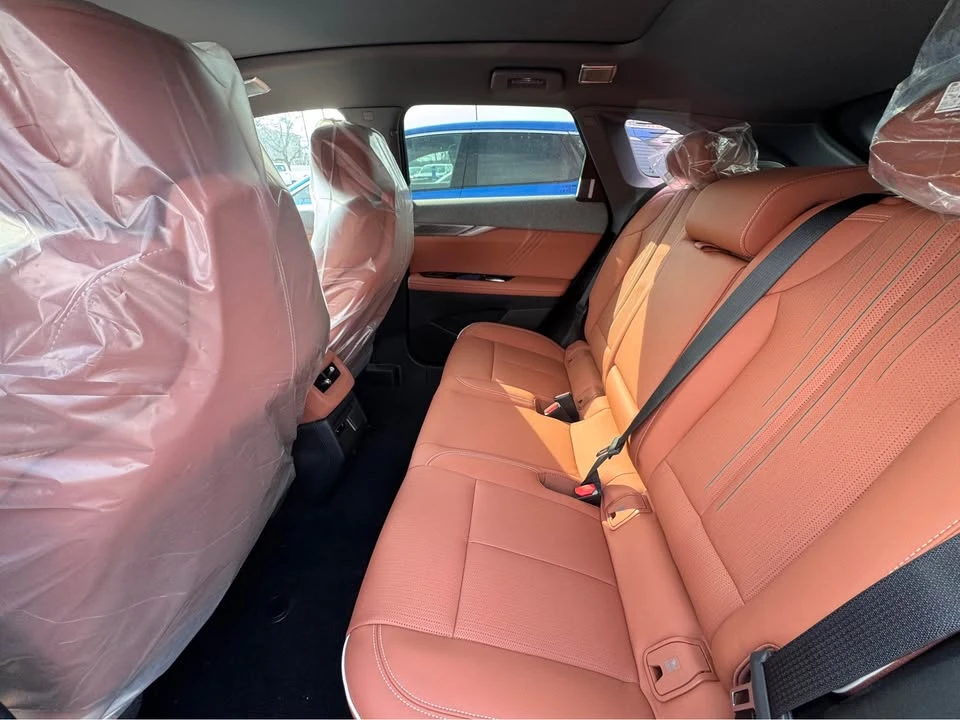 2026 Cadillac Optiq - Image 9 of 15