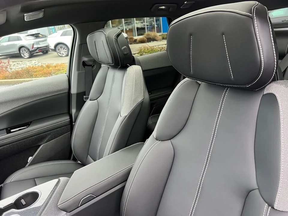 2026 Cadillac Optiq - Image 8 of 11