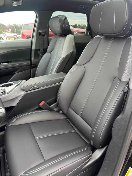 2026 Cadillac Optiq - Image 8 of 10