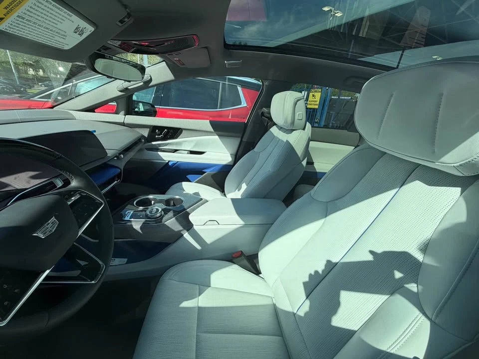 2026 Cadillac Optiq - Image 3 of 5
