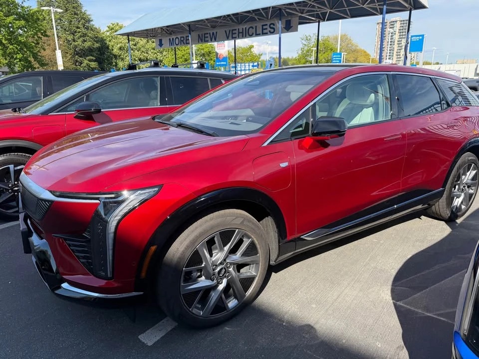 2026 Cadillac Optiq - Image 2 of 5