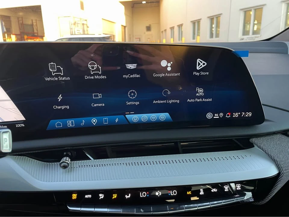 2026 Cadillac Optiq - Image 11 of 14