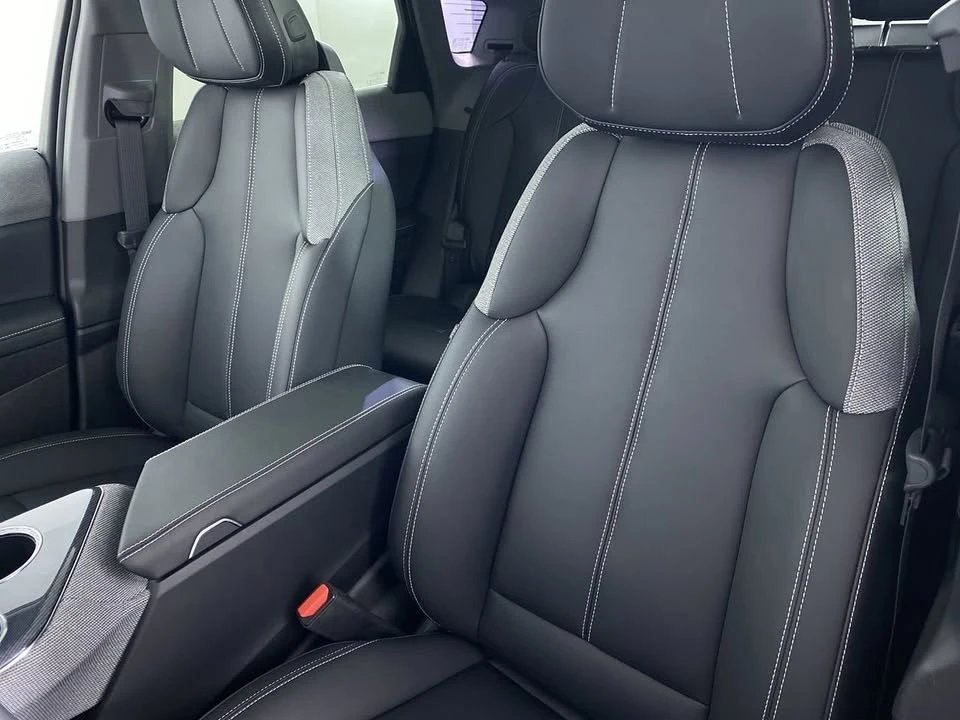 2026 Cadillac Optiq - Image 11 of 20