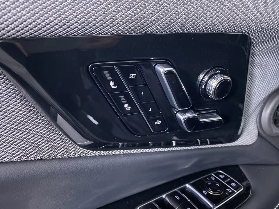 2026 Cadillac Optiq - Image 9 of 20
