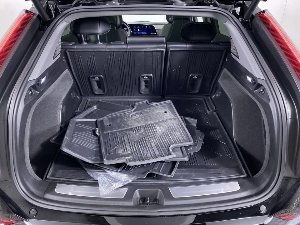 2026 Cadillac Optiq - Image 15 of 20