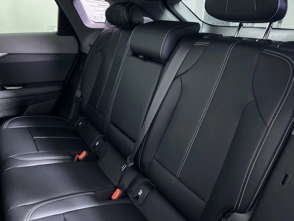 2026 Cadillac Optiq - Image 14 of 20