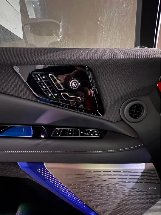2026 Cadillac Optiq - Image 14 of 19