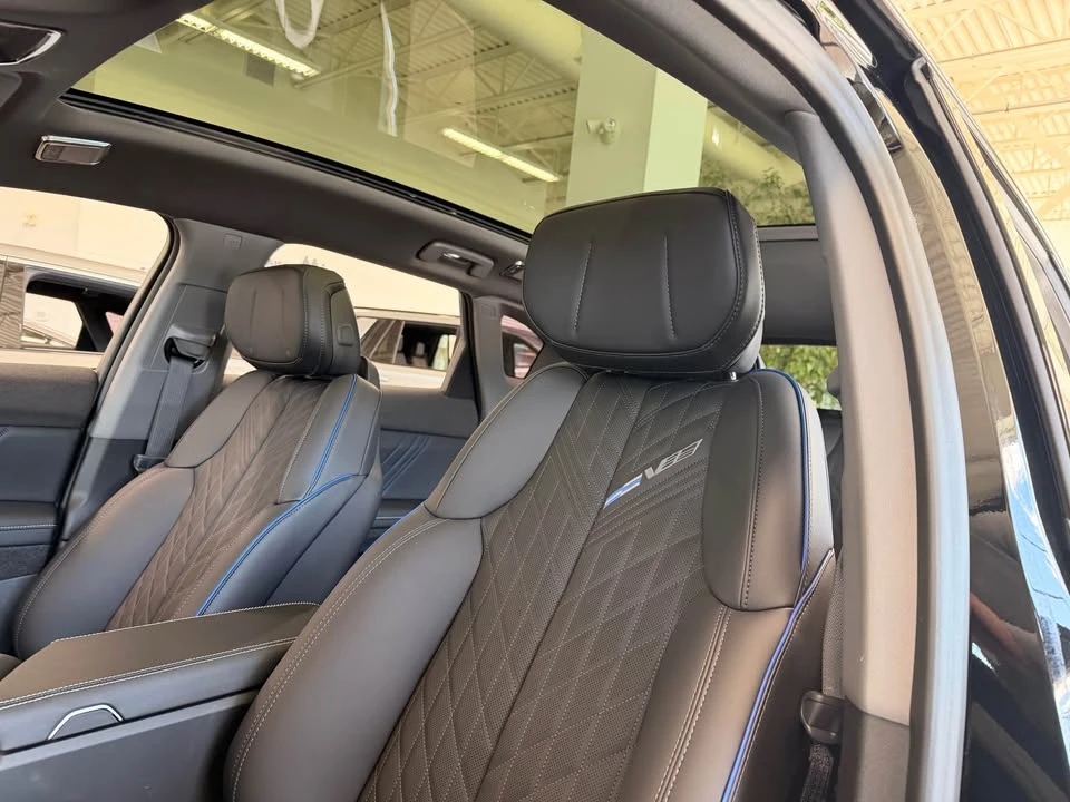 2026 Cadillac Optiq - Image 7 of 12