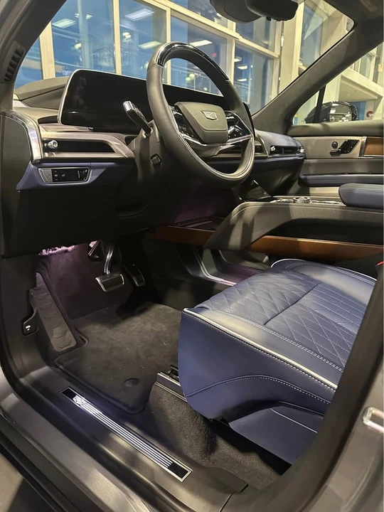2026 Cadillac Vistiq - Image 12 of 15