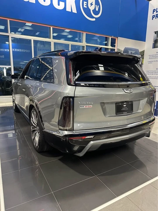 2026 Cadillac Vistiq - Image 10 of 15