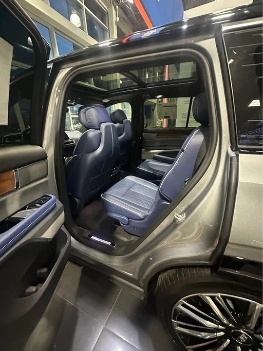2026 Cadillac Vistiq - Image 9 of 15
