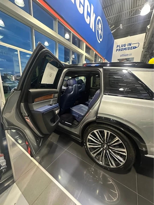 2026 Cadillac Vistiq - Image 7 of 15