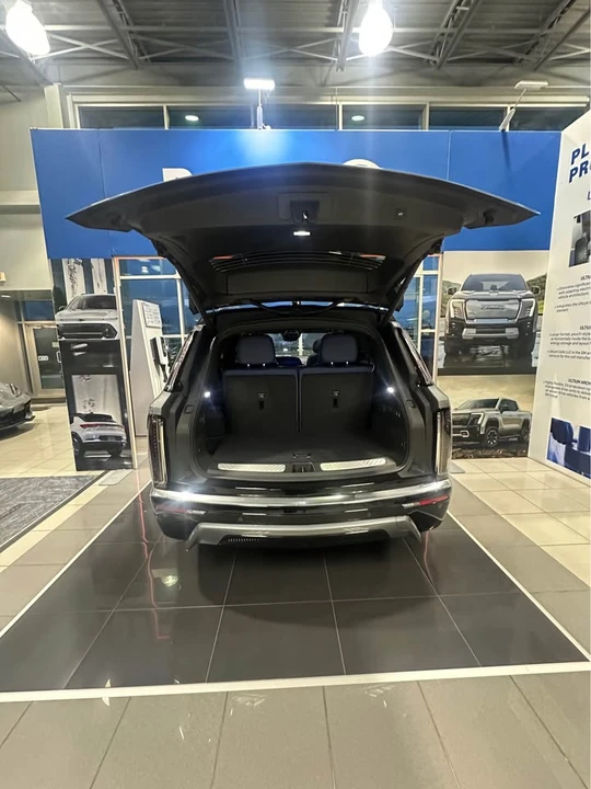 2026 Cadillac Vistiq - Image 6 of 15
