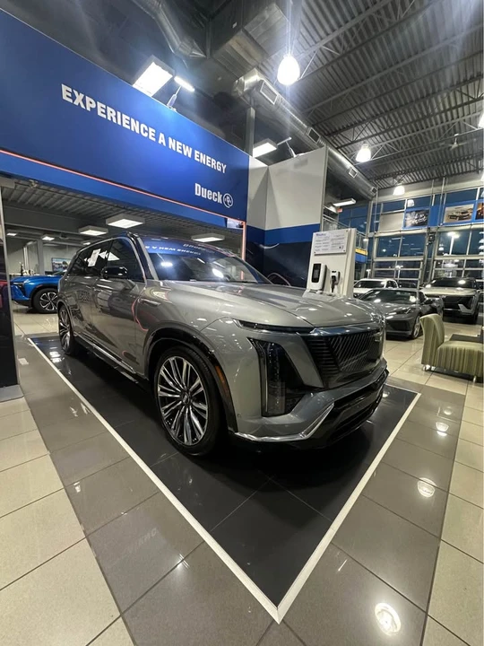 2026 Cadillac Vistiq - Image 3 of 15