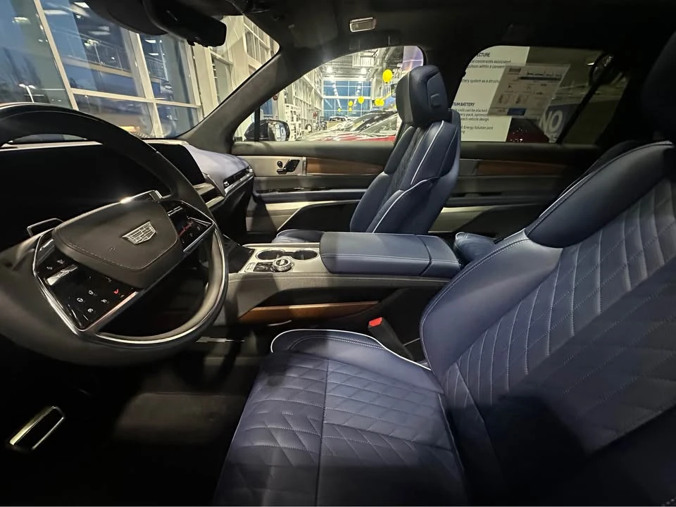 2026 Cadillac Vistiq - Image 5 of 15