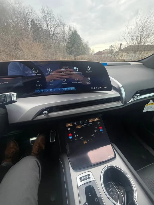 2026 Cadillac Vistiq - Image 16 of 17