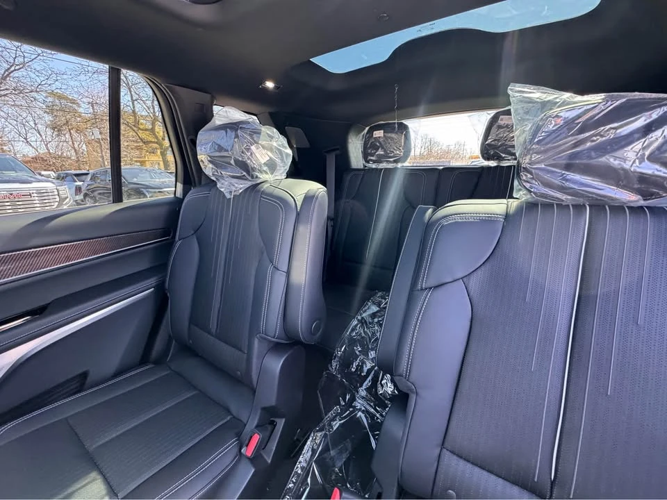 2026 Cadillac Vistiq - Image 10 of 19