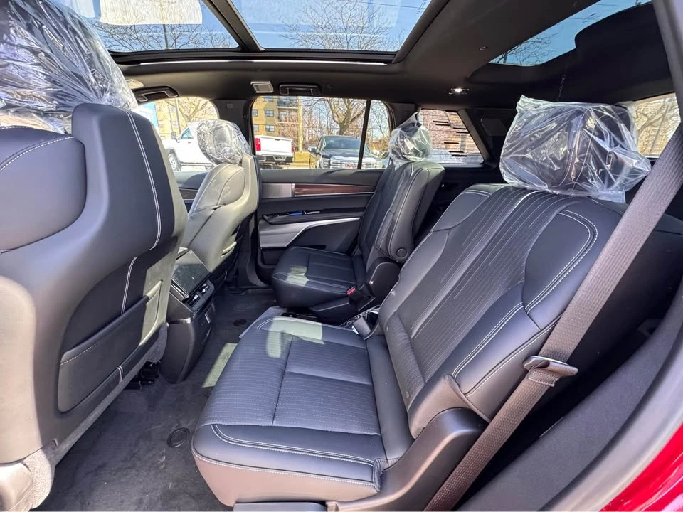 2026 Cadillac Vistiq - Image 9 of 19