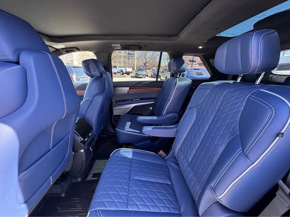 2026 Cadillac Vistiq - Image 10 of 19