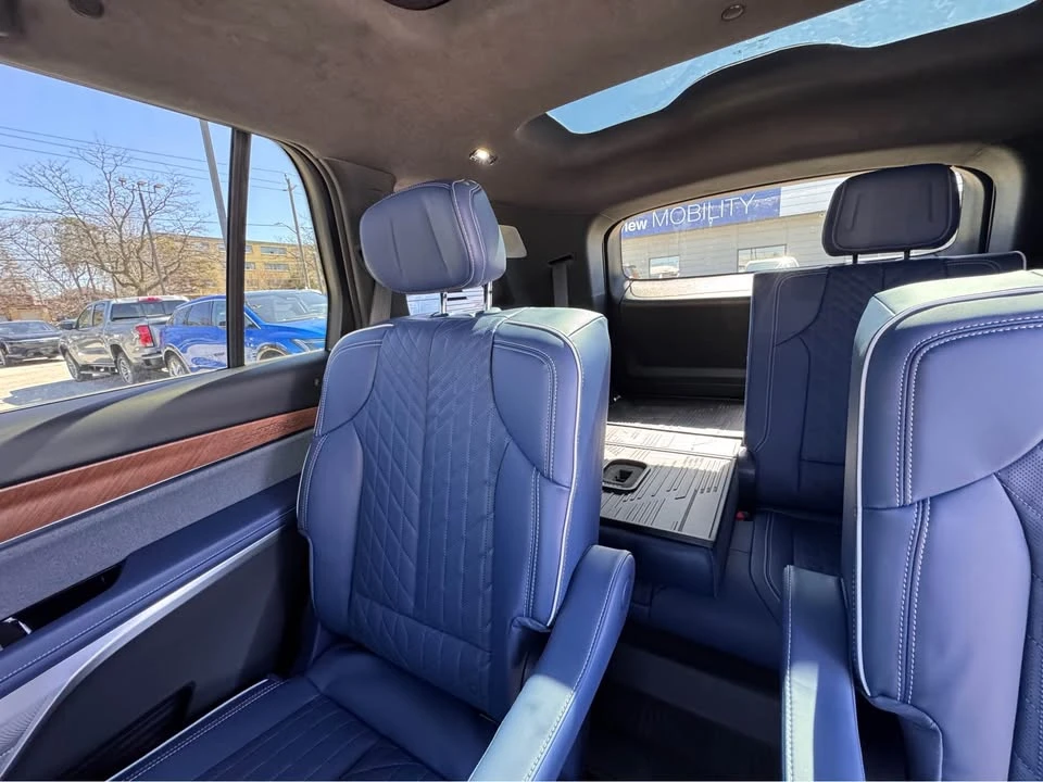 2026 Cadillac Vistiq - Image 11 of 19