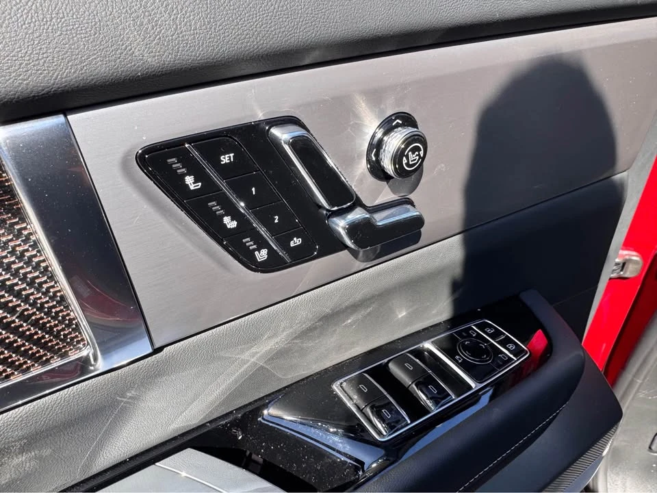 2026 Cadillac Vistiq - Image 13 of 19