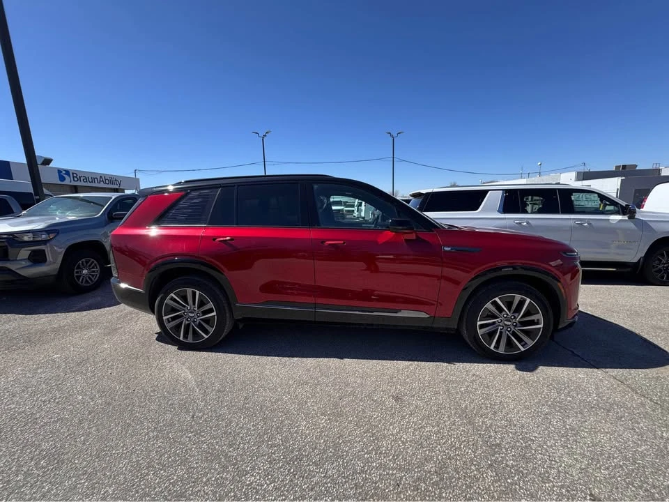 2026 Cadillac Vistiq - Image 3 of 19