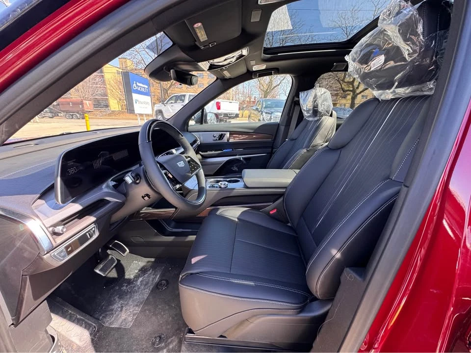 2026 Cadillac Vistiq - Image 14 of 19