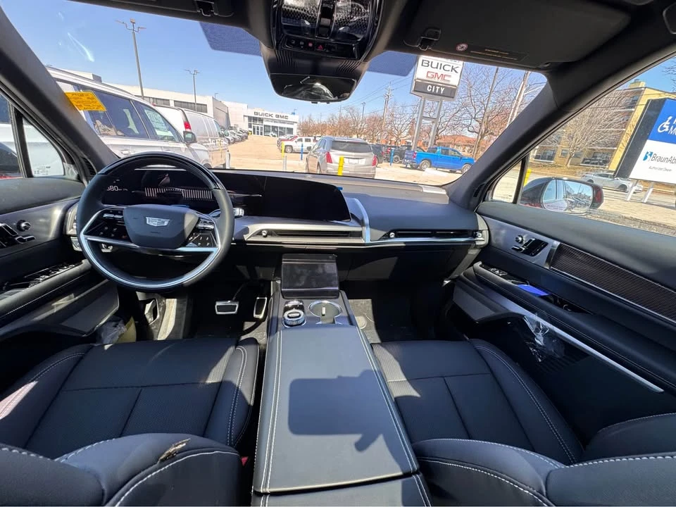 2026 Cadillac Vistiq - Image 12 of 19