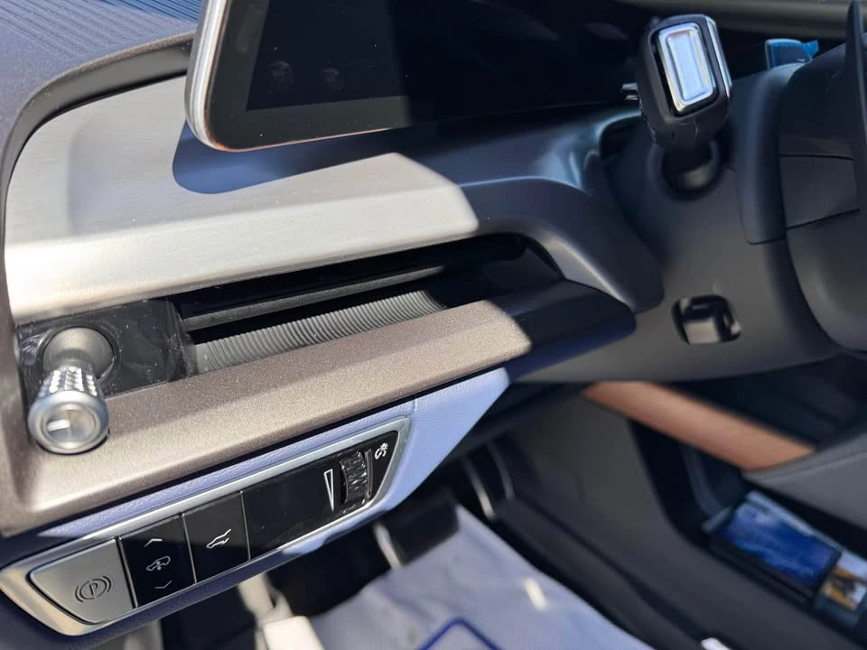 2026 Cadillac Vistiq - Image 15 of 19