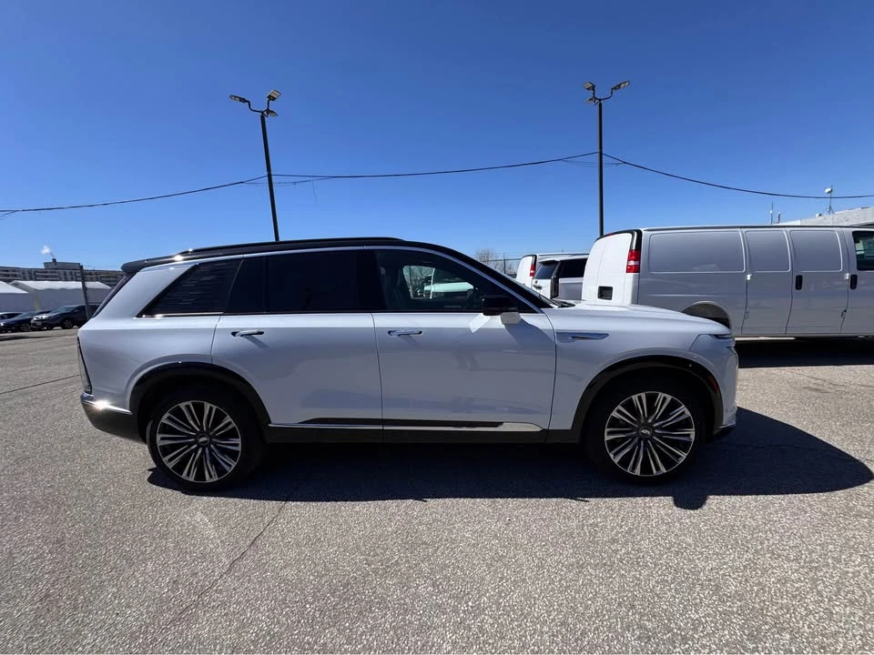 2026 Cadillac Vistiq - Image 4 of 19