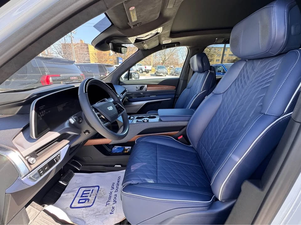 2026 Cadillac Vistiq - Image 16 of 19