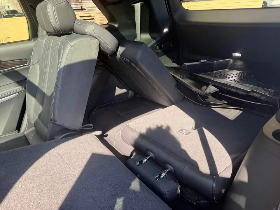 2026 Cadillac Vistiq - Image 12 of 16