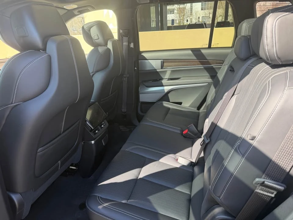 2026 Cadillac Vistiq - Image 11 of 16