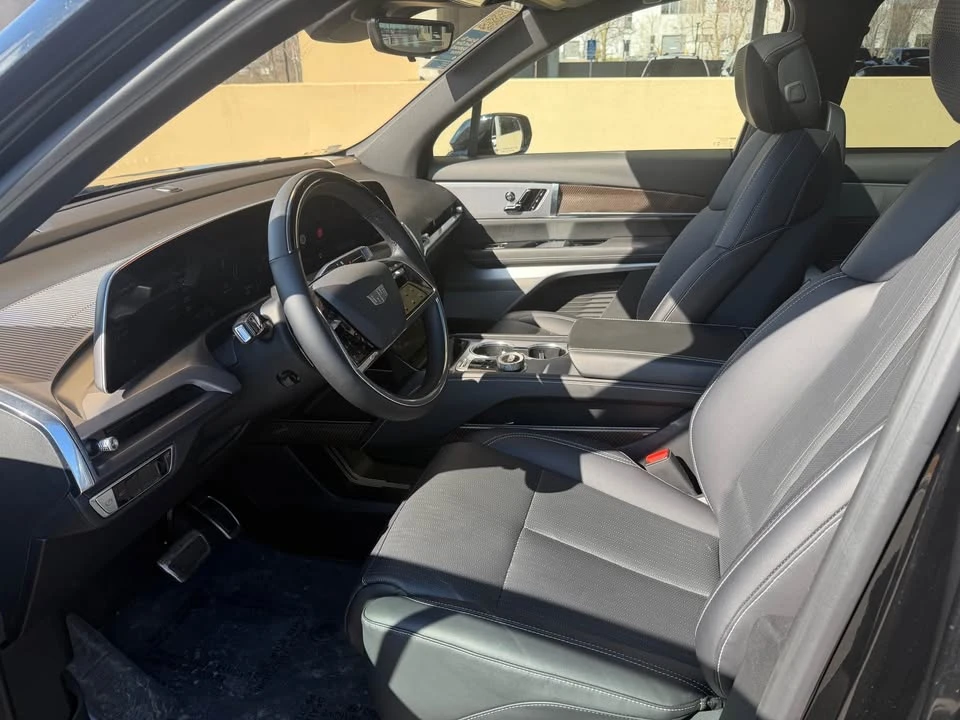 2026 Cadillac Vistiq - Image 10 of 16