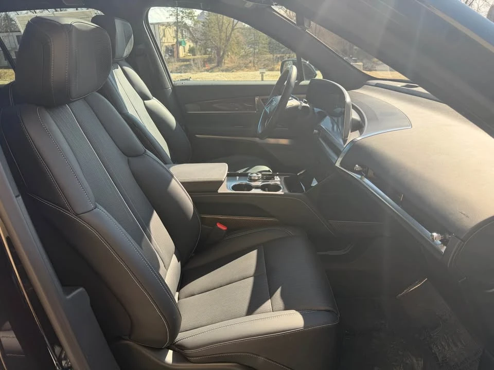 2026 Cadillac Vistiq - Image 13 of 16