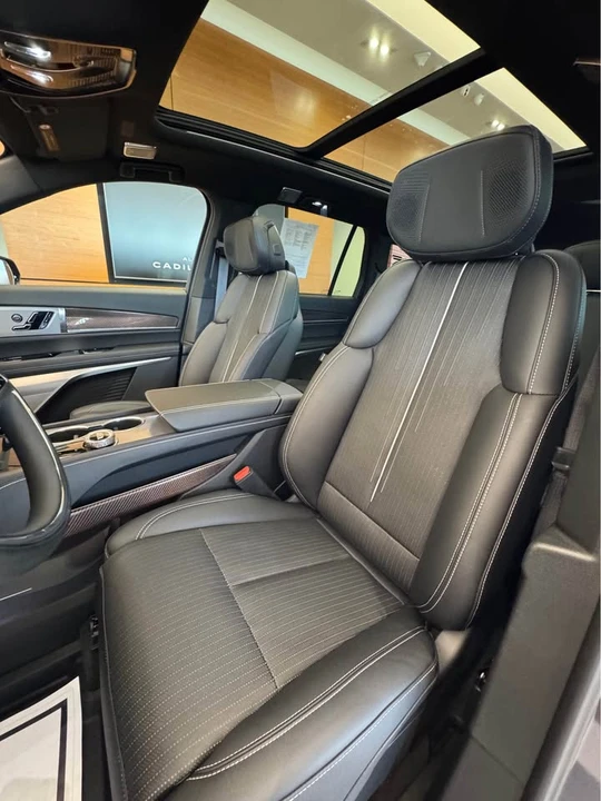 2026 Cadillac Vistiq - Image 8 of 12