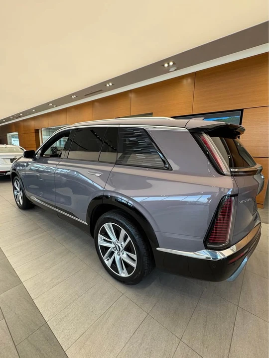 2026 Cadillac Vistiq - Image 2 of 12