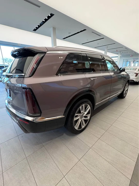 2026 Cadillac Vistiq - Image 3 of 12