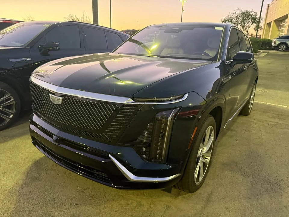 2026 Cadillac Vistiq - Image 10 of 11